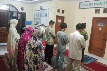 Sholat Maghrib Berjamaah