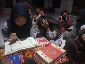 Membaca Al Qur'an